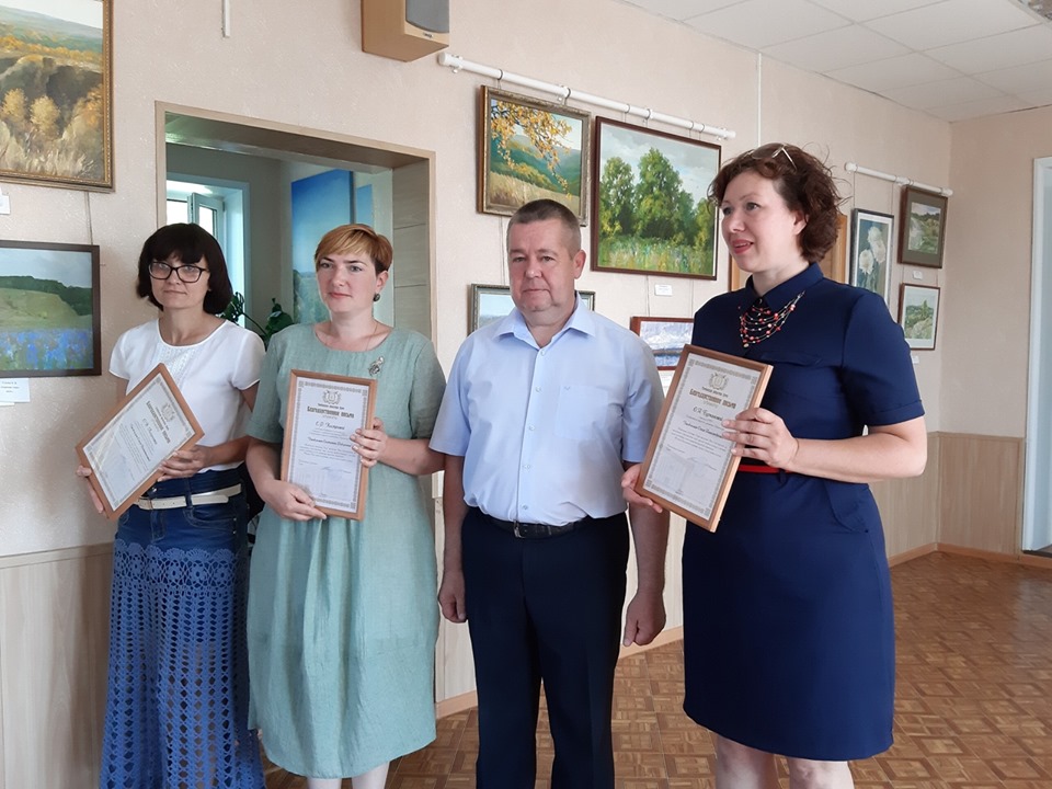 Магазин семья инжавино. Учителя инжавинской сош. Почта инжавино. Девушки инжавино. Универмаг инжавино.