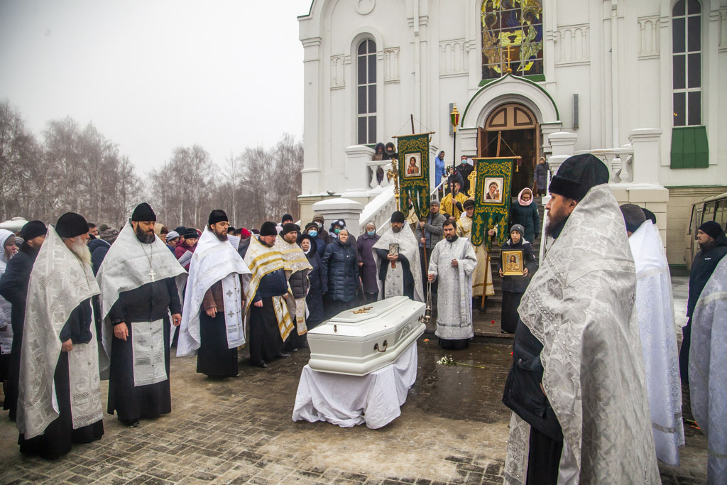 Папа похоронит. Отпевание протоиерей Виктора Шальнева.